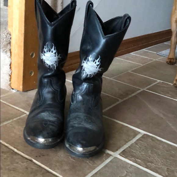 Boots - Picture 5 of 6